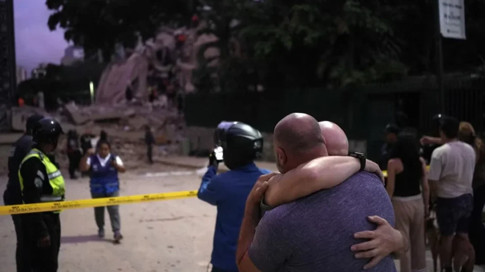 Agência dos EUA diz ser provável milhares de mortes após terremoto na Venezuela