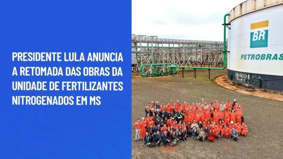 Lula assina contratos para retomar obra em fábrica de fertilizantes