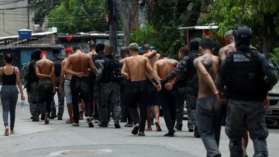 Operação Contenção: 17% dos policiais retiraram as câmeras corporais