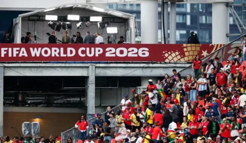 Paixão pelo futebol expõe população à publicidade de bets, alerta Idec