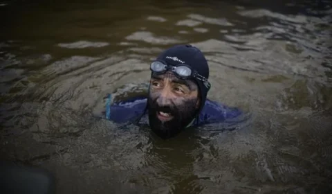 ‘Homem-Peixe’ chega a Parintins após 250 dias nadando pelo Rio Amazonas. VEJA VIDEOS