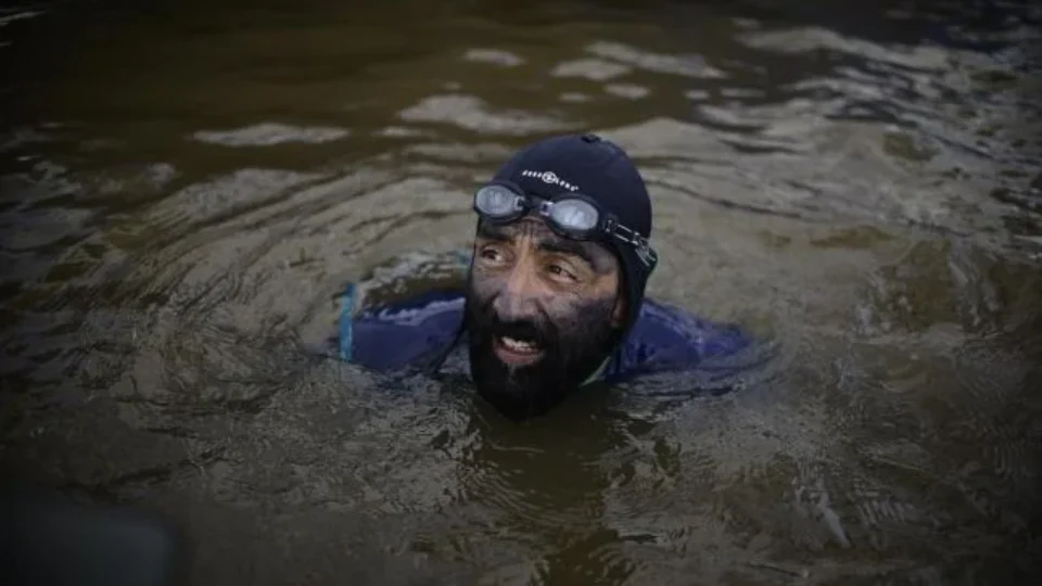 ‘Homem-Peixe’ chega a Parintins após 250 dias nadando pelo Rio Amazonas. VEJA VIDEOS