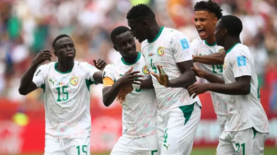 Senegal passa o rolo compressor no Iraque com goleada por 5 a 0 e seca rivais por vaga no mata-mata