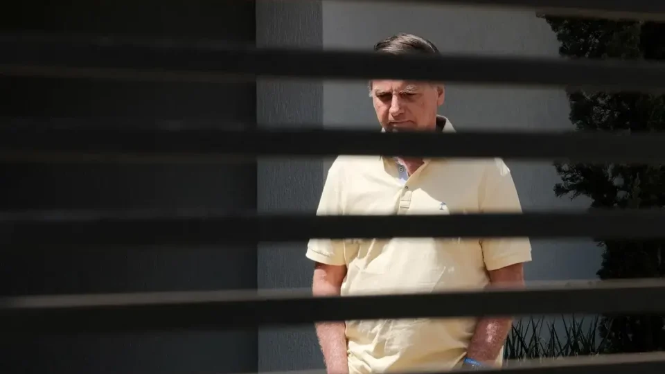 PM relata ao STF falha de sinal da tornozeleira de Bolsonaro