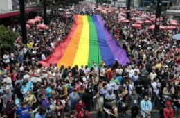 Parada do Orgulho LGBT+ reúne 36,8 mil pessoas na Avenida Paulista