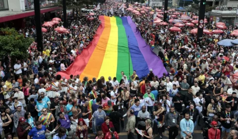 Parada do Orgulho LGBT+ reúne 36,8 mil pessoas na Avenida Paulista