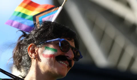 Bandeiras LGBTQIA+ marcam Irã x Egito no “Jogo do Orgulho”