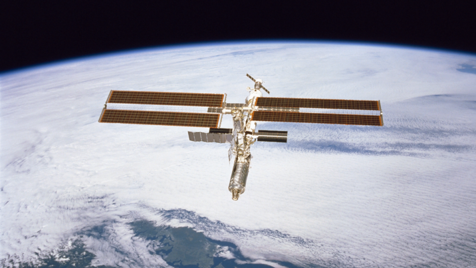 Por que a Estação Espacial Internacional não pode ser lançada em direção ao Sol?