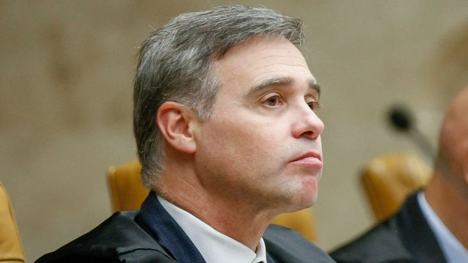 André Mendonça trava multas da NR-1 e vira peça‑chave da pauta da saúde mental