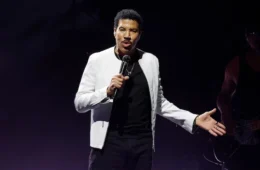 Lionel Richie passa mal no palco e cancela estreia de nova turnê nos Estados Unidos