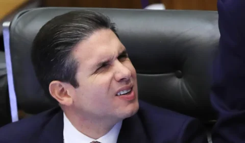 Câmara aprova texto polêmico em menos de dois minutos e decisão gera reação nos bastidores