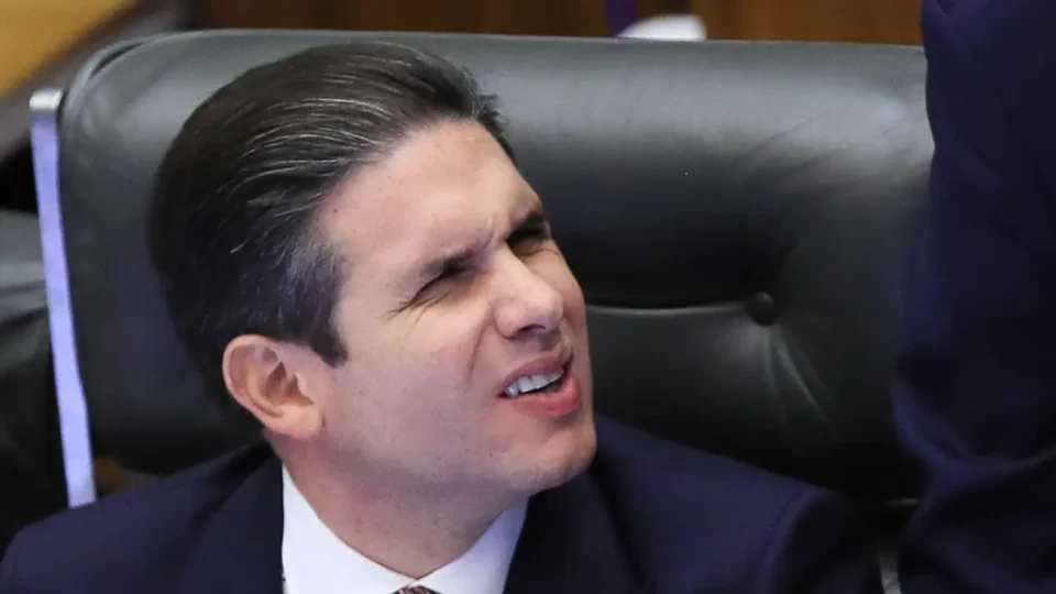 Câmara aprova texto polêmico em menos de dois minutos e decisão gera reação nos bastidores