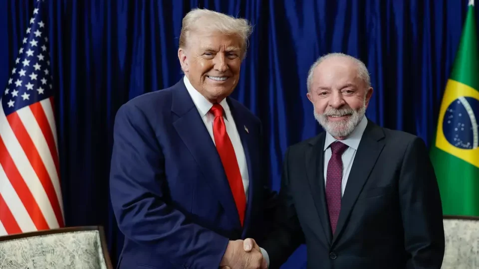 Lula e Trump podem se encontrar na França após novo tarifaço e clima de desgaste entre Brasil e EUA