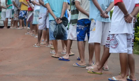 79% apoiam a redução da maioridade penal, sendo o menor percentual da série histórica
