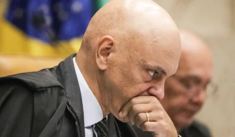 Moraes aciona PGR e defesa para avaliar possível falta grave de Bolsonaro em caso envolvendo arma