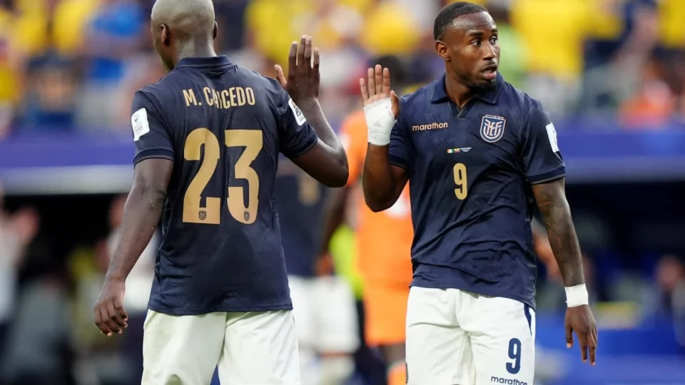 Equador pressiona, mas Curaçao surpreende e dificulta vida dos sul-americanos em duelo decisivo