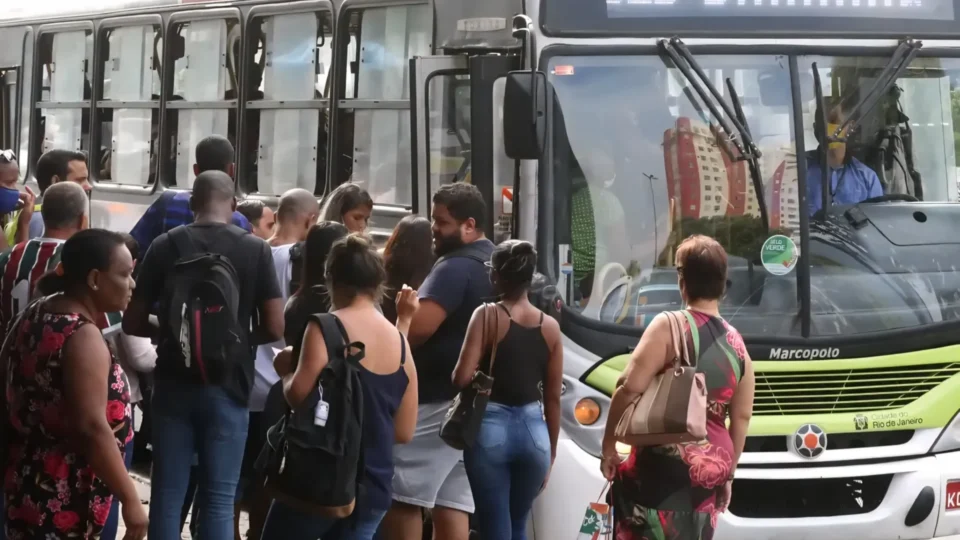 Greve de ônibus afeta milhões no Rio e muda rotina de passageiros nesta segunda-feira