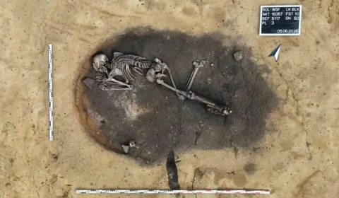 Ritual, assassinato ou morte comum? Homem encontrado dentro de forno de 4,5 mil anos intriga arqueólogos