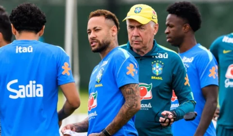 Neymar volta à Seleção e pode estrear no Mundial hoje