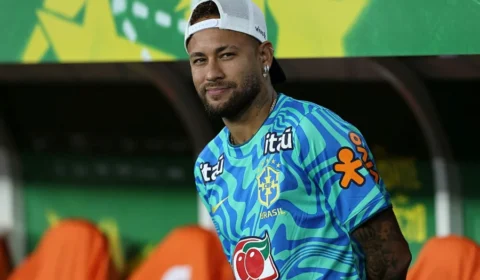 Neymar passa por exame decisivo e aguarda definição sobre estreia do Brasil no Mundial
