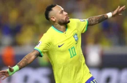 Neymar participa de treino completo e ganha protagonismo antes de duelo com a Escócia