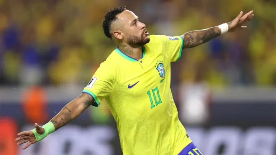 Neymar participa de treino completo e ganha protagonismo antes de duelo com a Escócia