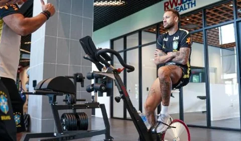 Neymar completa 10 dias sem treinar em campo e desfalca estreia do Brasil