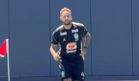 Neymar volta ao gramado com a Seleção e anima torcida em meio à recuperação