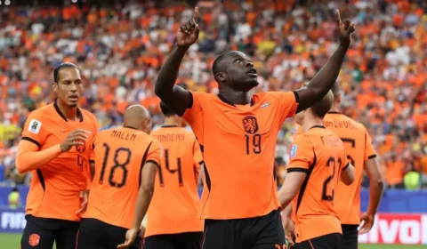 Holanda atropela Suécia por 5 a 1 e mostra força no grupo F