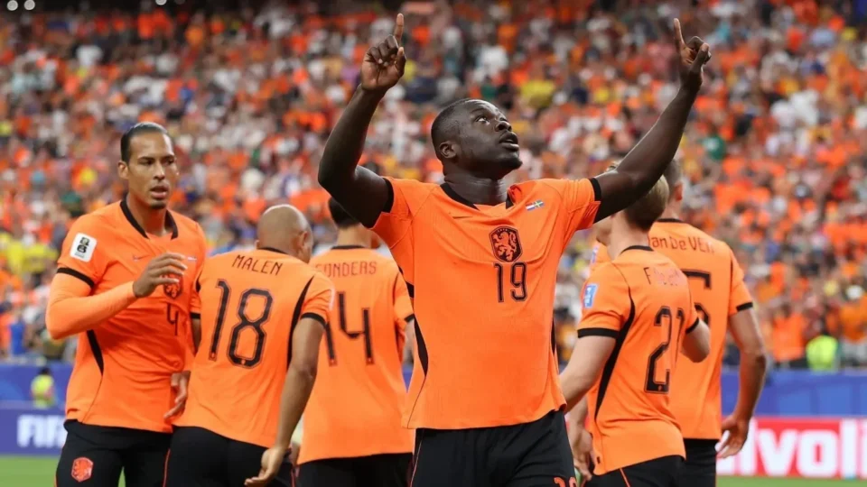 Holanda atropela Suécia por 5 a 1 e mostra força no grupo F