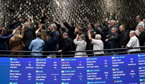 A conta sobrou para o povo: Senado aprova ‘pacotão’ de R$ 250 bilhões; entenda a pauta-bomba