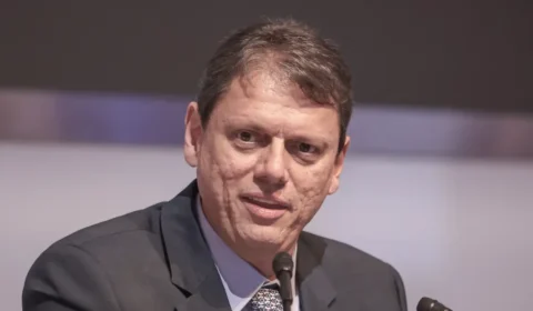 Tarcísio de Freitas alerta para ‘caos institucional’ no Brasil e cobra reforma política antes de ajuste fiscal