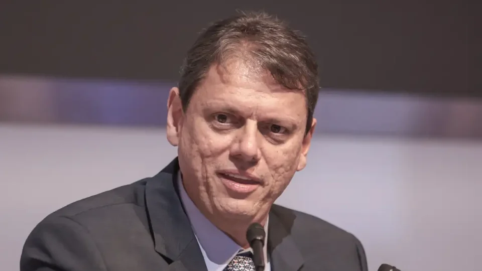Tarcísio de Freitas alerta para ‘caos institucional’ no Brasil e cobra reforma política antes de ajuste fiscal