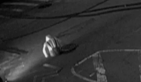 Polícia de Nova York investiga homens que saem de bueiros em busca de objetos de valor