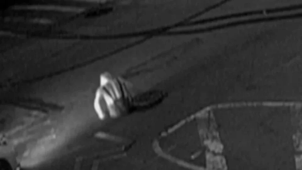 Polícia de Nova York investiga homens que saem de bueiros em busca de objetos de valor