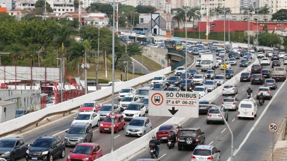 Feriado prolongado altera trânsito em SP: rodízio de veículos será suspenso por dois dias