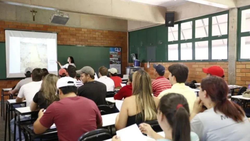 Brasil atinge marca histórica e mais de 20% dos adultos têm ensino superior completo