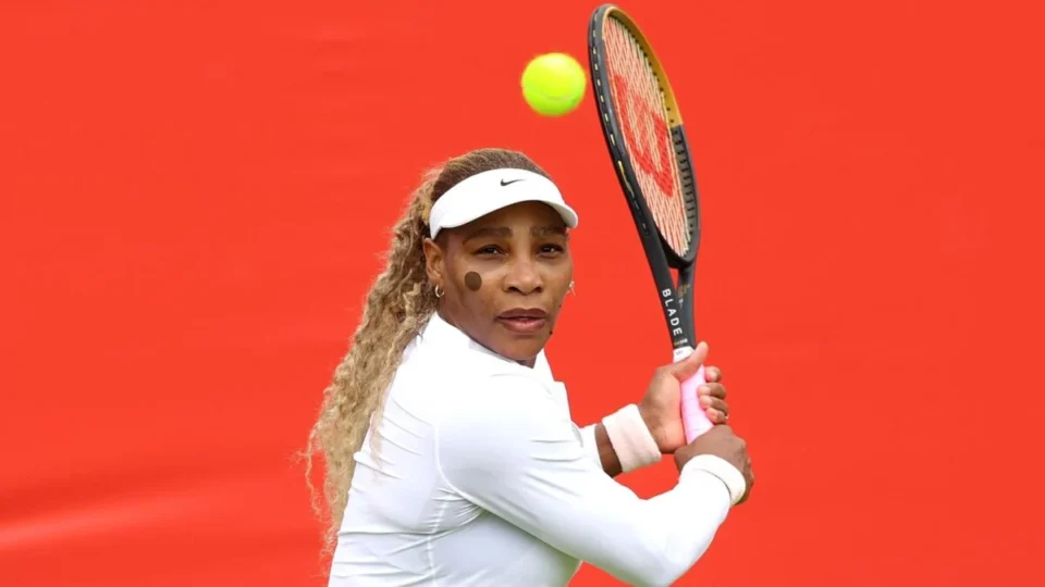 Serena Williams volta a Wimbledon em duelo de gerações