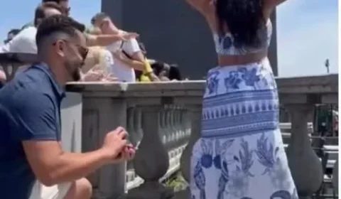 Pedido de casamento no Cristo Redentor viraliza após noiva não perceber momento em que foi pedida em casamento