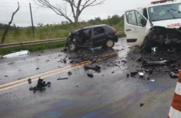 Motorista morre após colisão frontal com ambulância na Rodovia Assis Chateaubriand, em Barretos