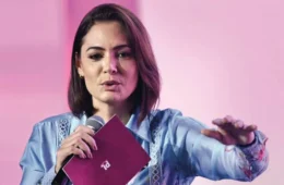 Michelle Bolsonaro adia decisão sobre candidatura e diz que prioridade é cuidar de Jair Bolsonaro