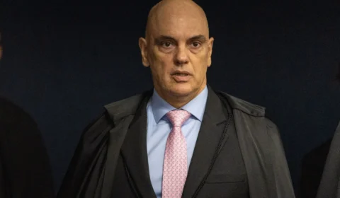 Moraes usa presidência interina do STF para apertar cerco a Bolsonaro