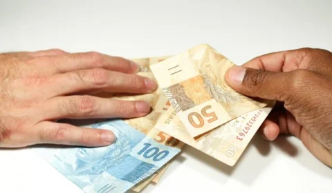 Salário mínimo Brasil pode chegar a R$ 2.020, entenda