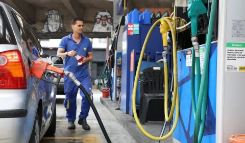 Governo prorroga subsídio da gasolina após alta do petróleo com guerra no Oriente Médio