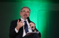 Brasil e EUA intensificam negociações contra tarifaço e marcam nova rodada antes de prazo final