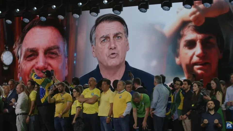 PL lança Flávio Bolsonaro e aposta em legado para vencer Lula