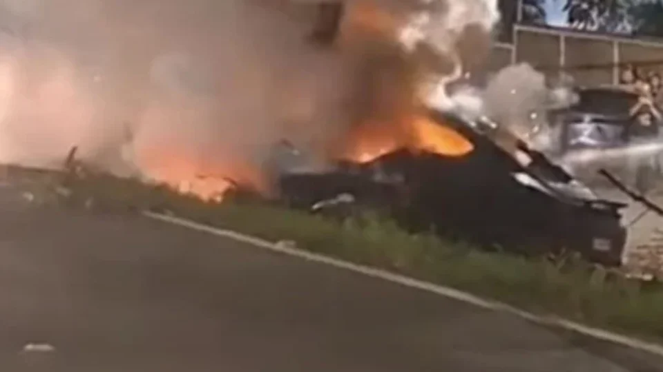 Tragédia em Campinas: Porsche pega fogo após colisão e duas pessoas morrem