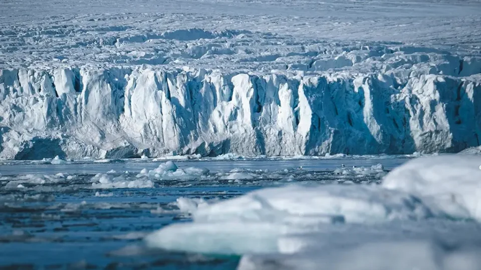 Por que a Antártica congelou muito antes do Ártico? Novo estudo pode ter encontrado a resposta