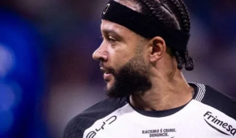 Corinthians acelera renovação de Memphis Depay para evitar ban