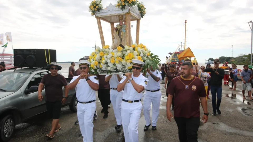 Fé toma conta de Parintins e milhares de devotos encerram festa de Nossa Senhora do Carmo com grande procissão